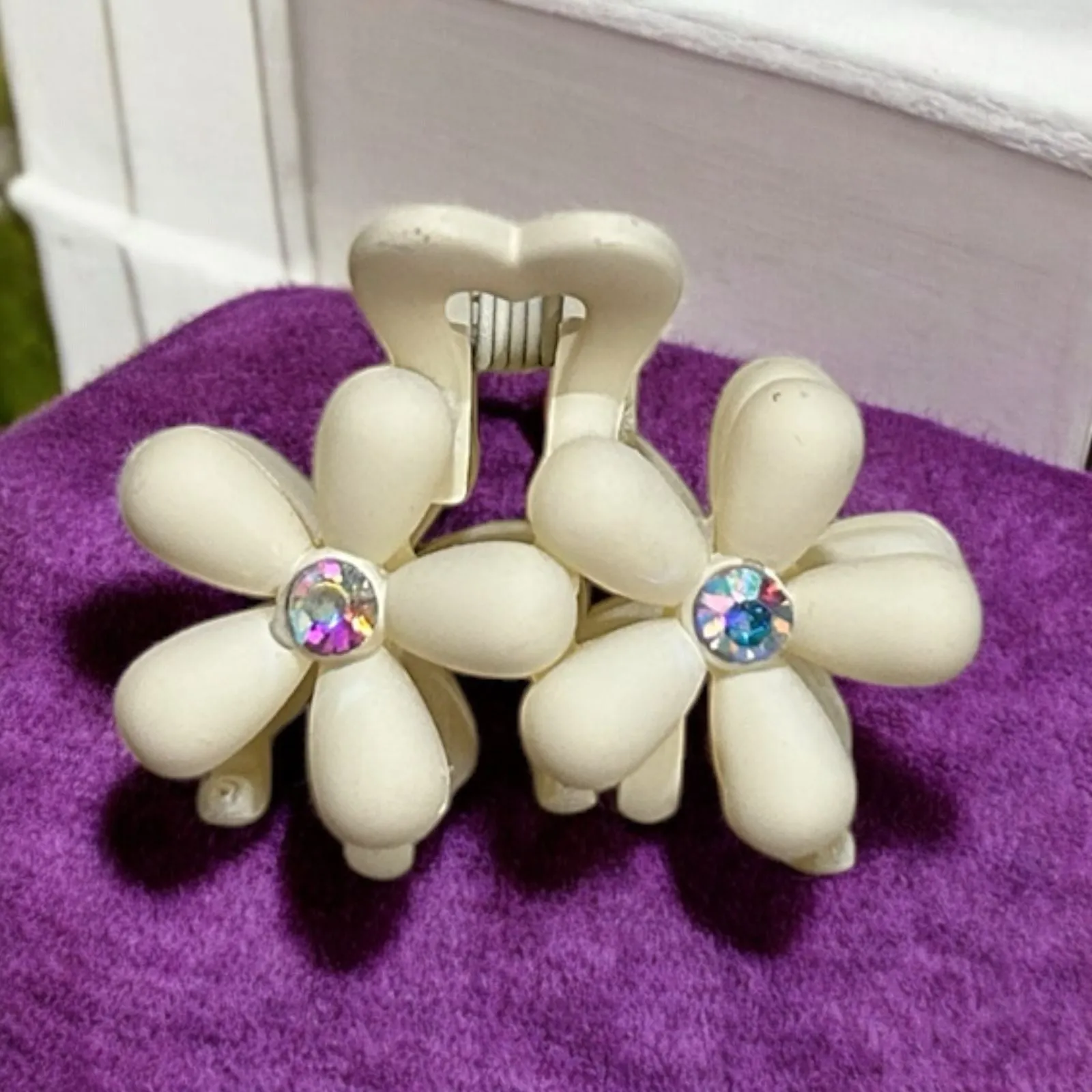 Daisy Flower Matte Finish Hair Clips for Women