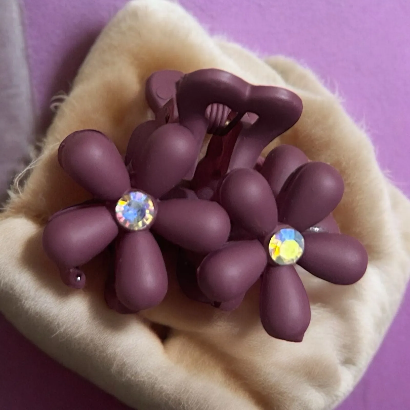 Daisy Flower Matte Finish Hair Clips for Women