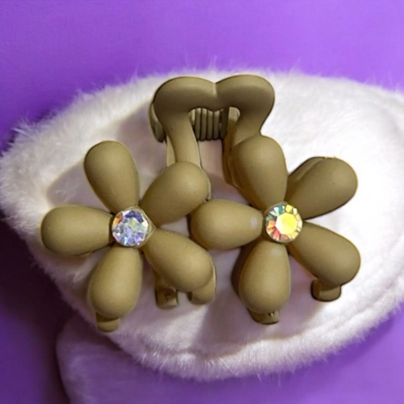 Daisy Flower Matte Finish Hair Clips for Women