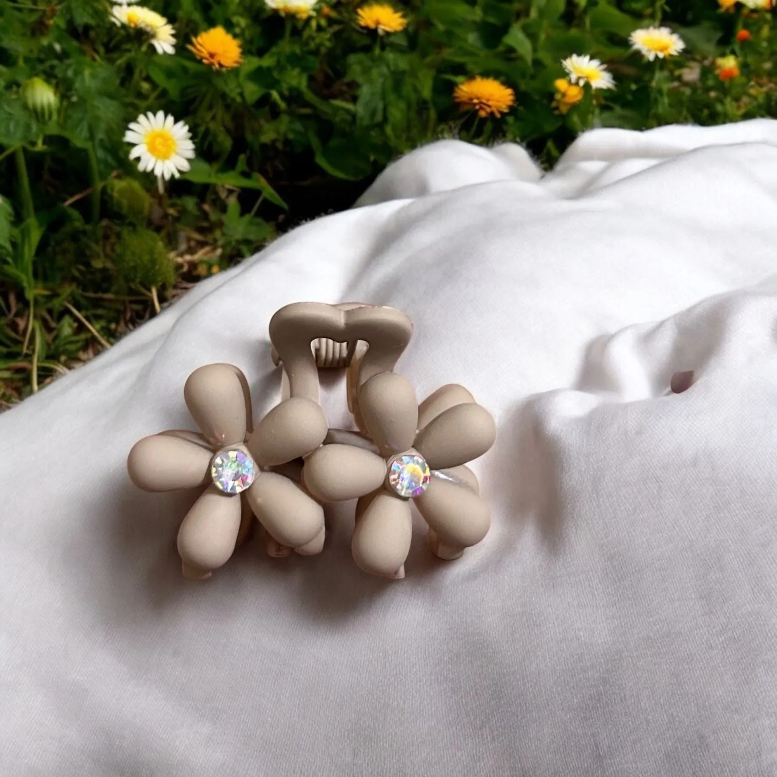 Daisy Flower Matte Finish Hair Clips for Women
